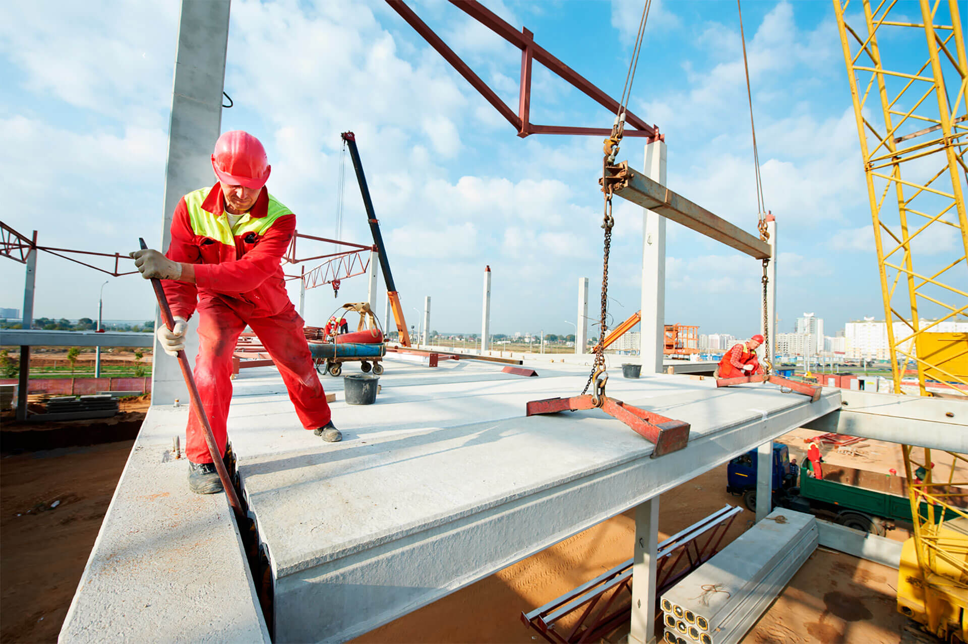 Image of a commercial roofer working in Staten Island